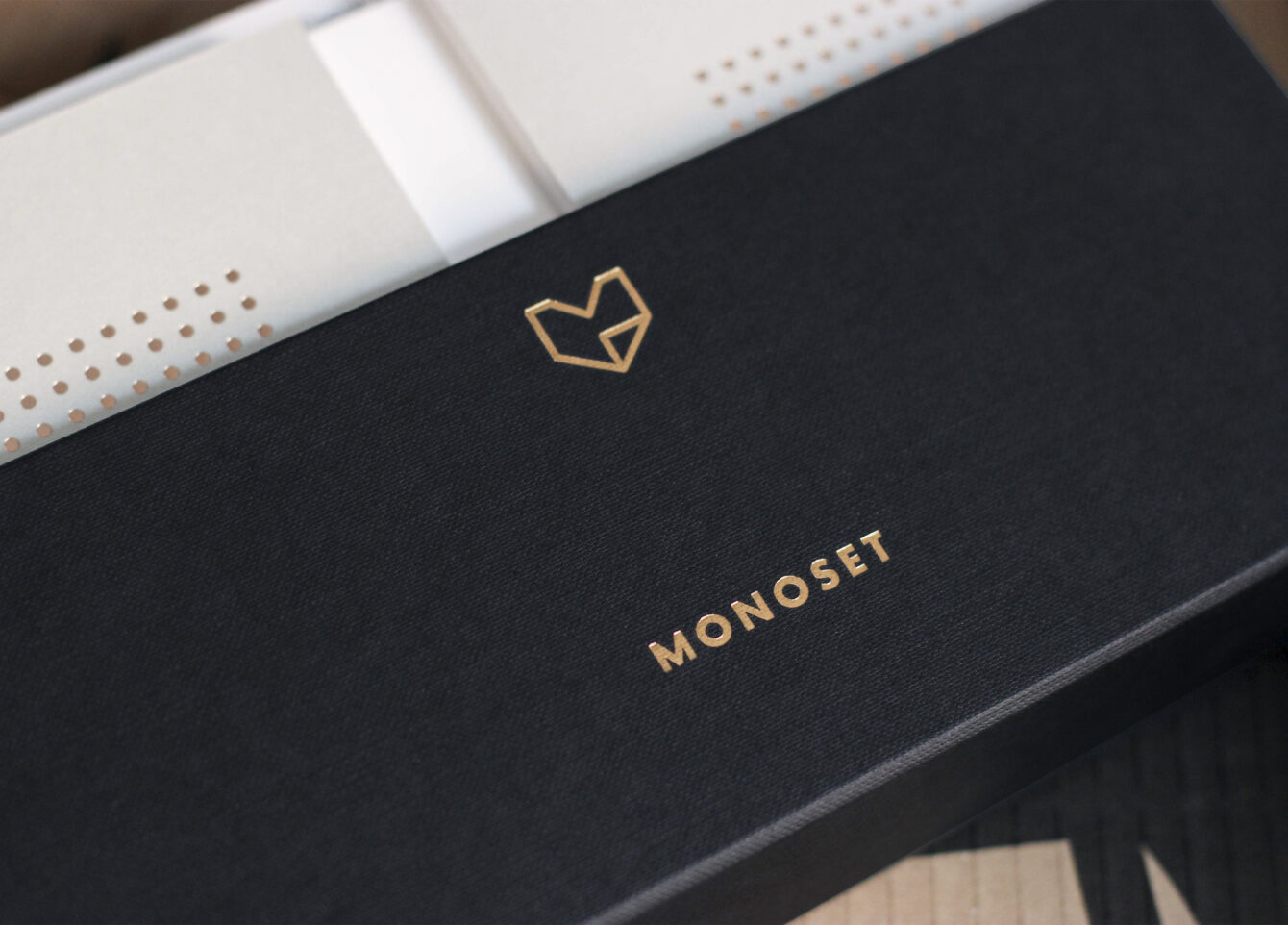 Monoset Packaging3